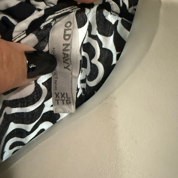 Old Navy Black and White Floral Blouse, puff shirt sleeve, flowy bottom, Sz XXL - Picture 9 of 9